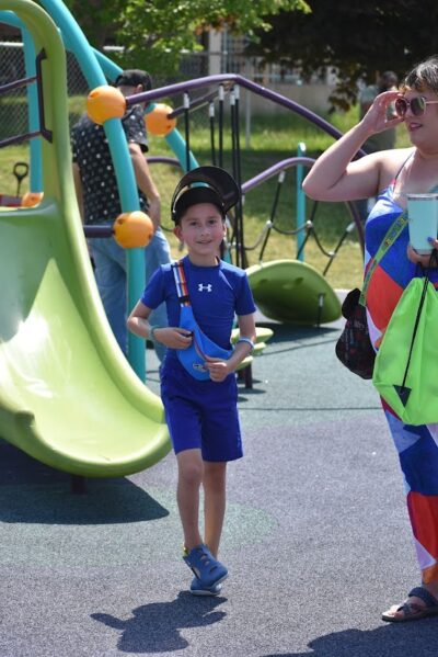 niño feliz en el parque